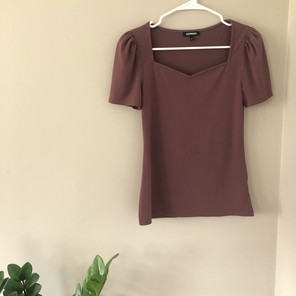 Puff shoulder top with sweetheart neckline.